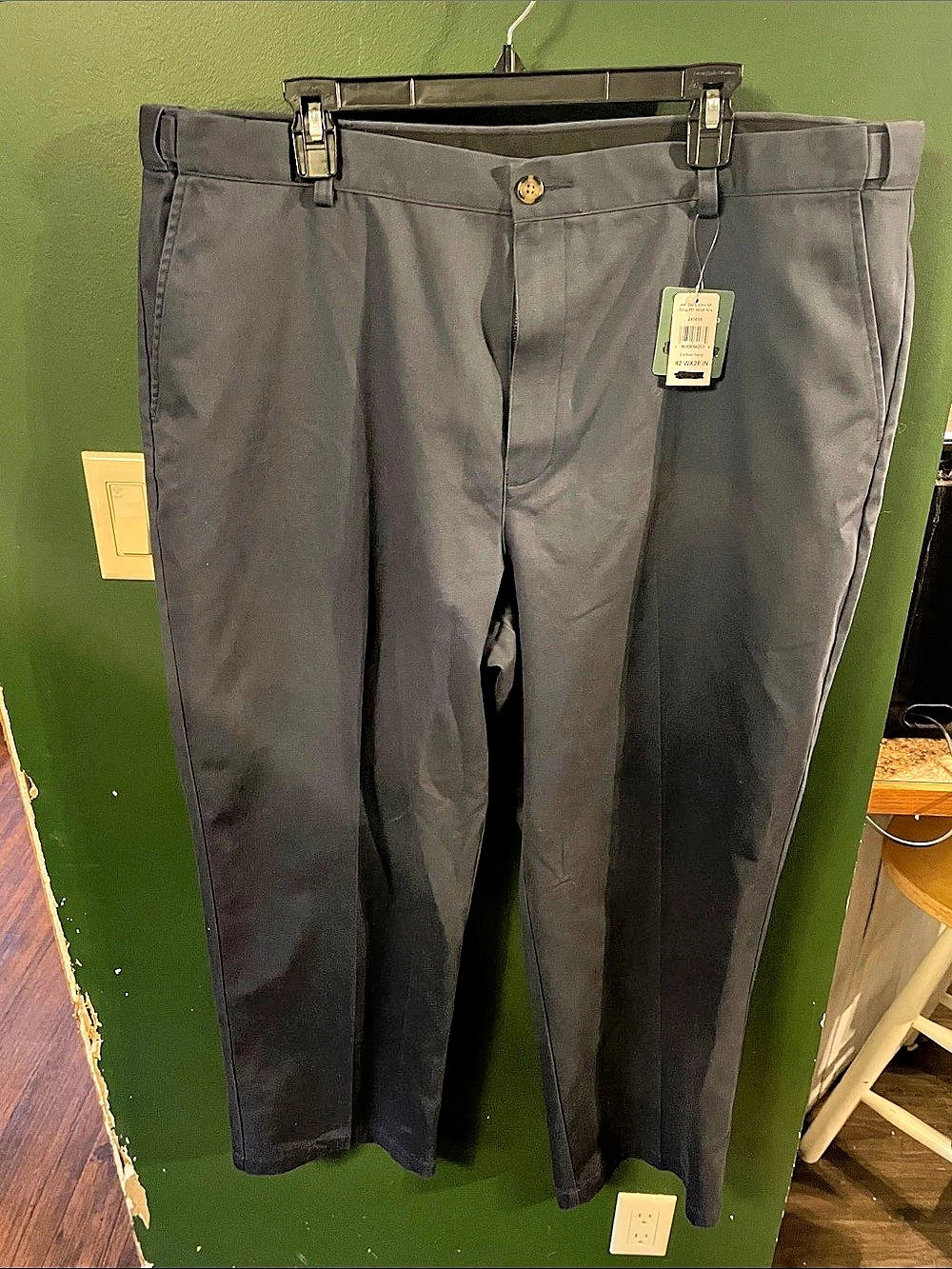 L.L.Bean Men’s 42x28 Comfort Waist Chino Pants Navy Pleated Wrinkle Free NWT